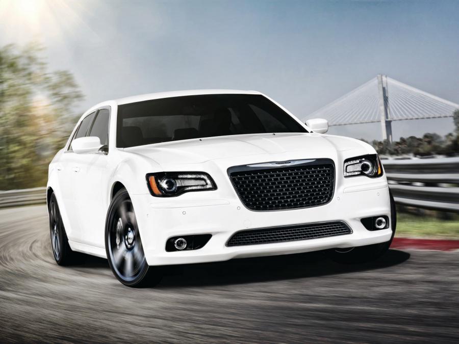  Chrysler 300C SRT8 2011 года  (фото 13 из 17)